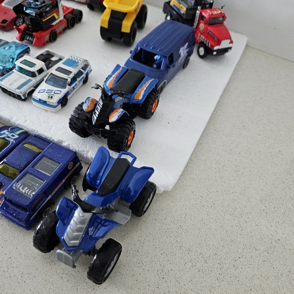 Hot Wheels Car Lot Vintage 1:64 Toy Diecast Plastic Collectible LIQUIDATION SALE - Picture 7 of 13